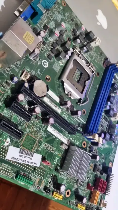 Placa Madre Lenovo IH81M Socket LGA 1150 - miniatura 2