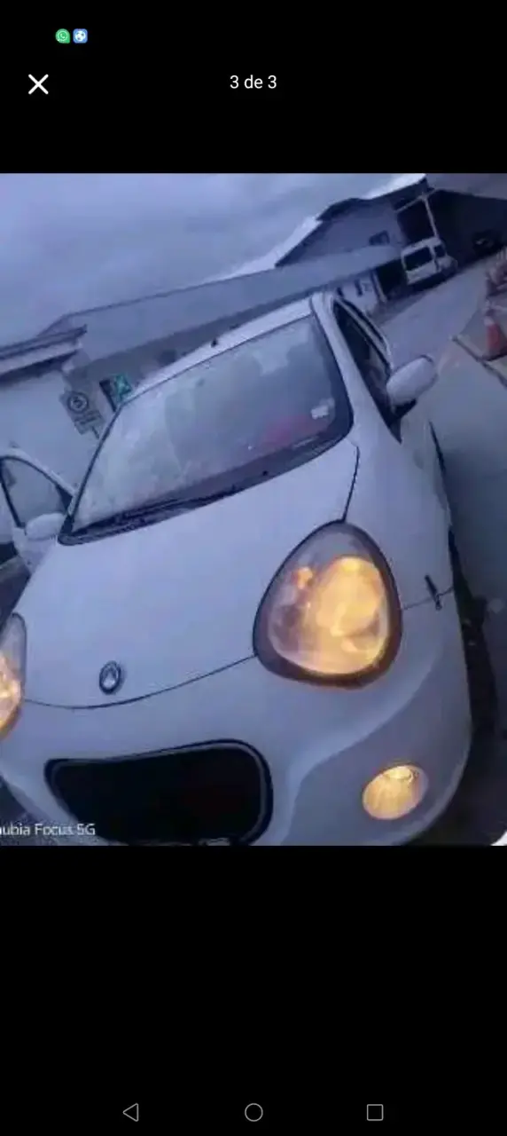 Auto compacto blanco en buen estado - 1