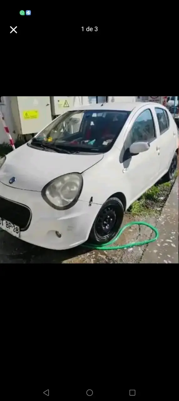 Auto compacto blanco en buen estado - 3