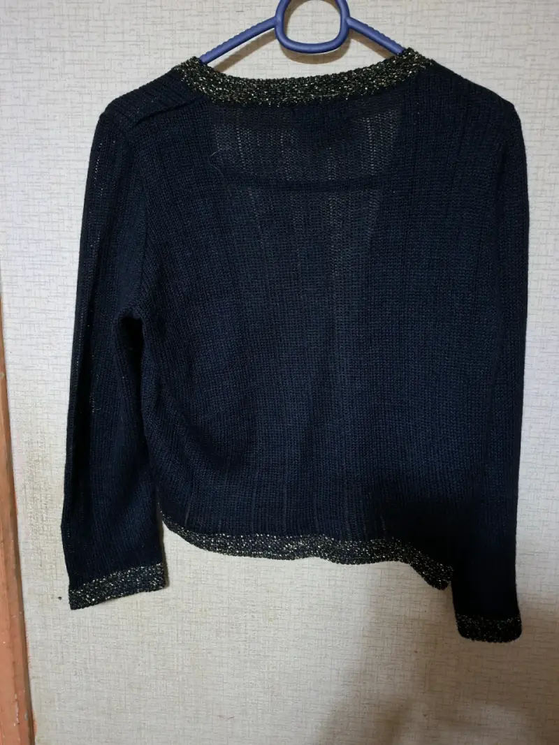 Chaleco corto negro con detalles brillantes - 2