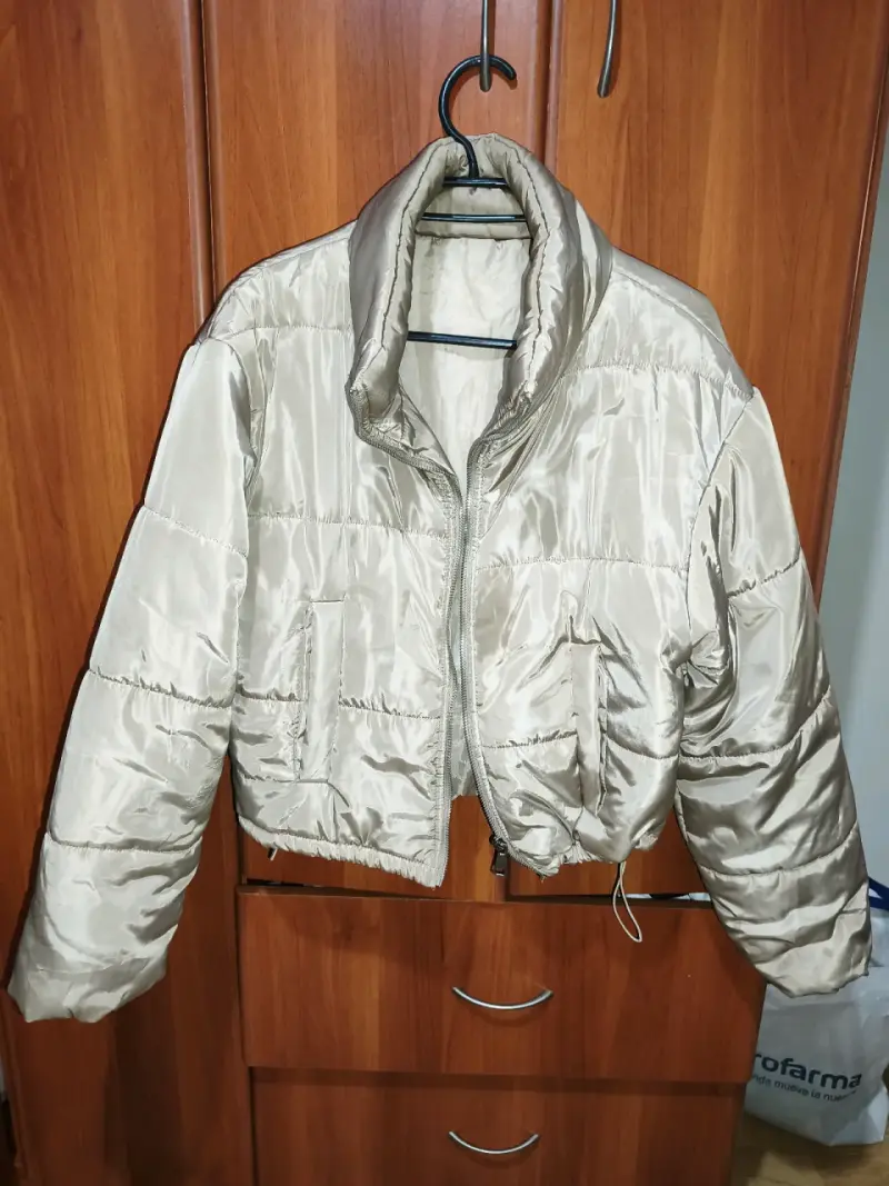Chaqueta acolchada beige para mujer