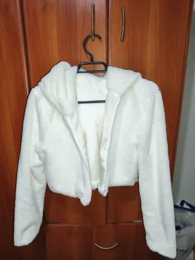 Chaqueta de felpa blanca con capucha - miniatura 1