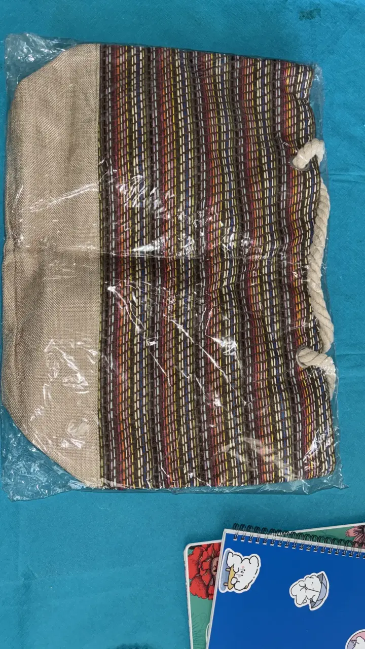 Bolso de tela con diseño étnico multicolor