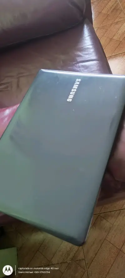 Notebook Samsung con pantalla de 15 pulgadas - miniatura 1