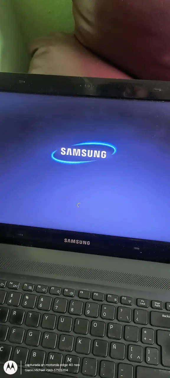 Notebook Samsung con pantalla de 15 pulgadas - 4