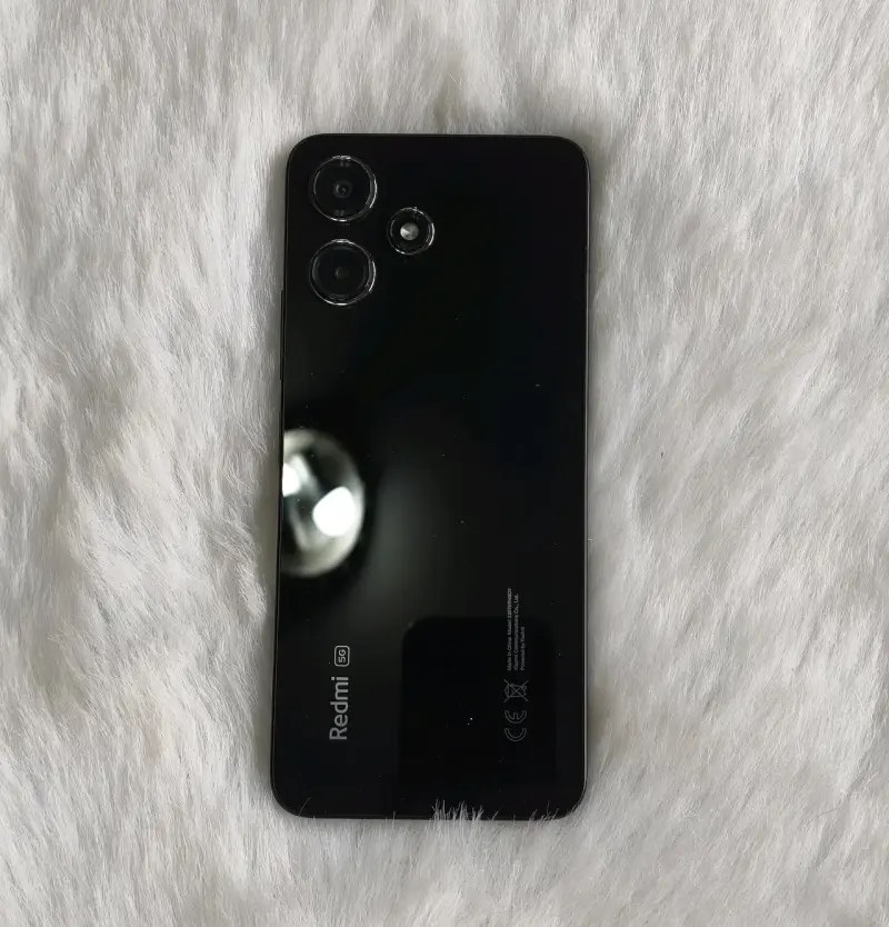 Smartphone Xiaomi Redmi 12 5G con accesorios - 3