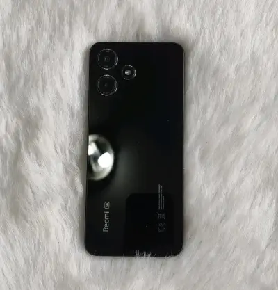 Smartphone Xiaomi Redmi 12 5G con accesorios - miniatura 3