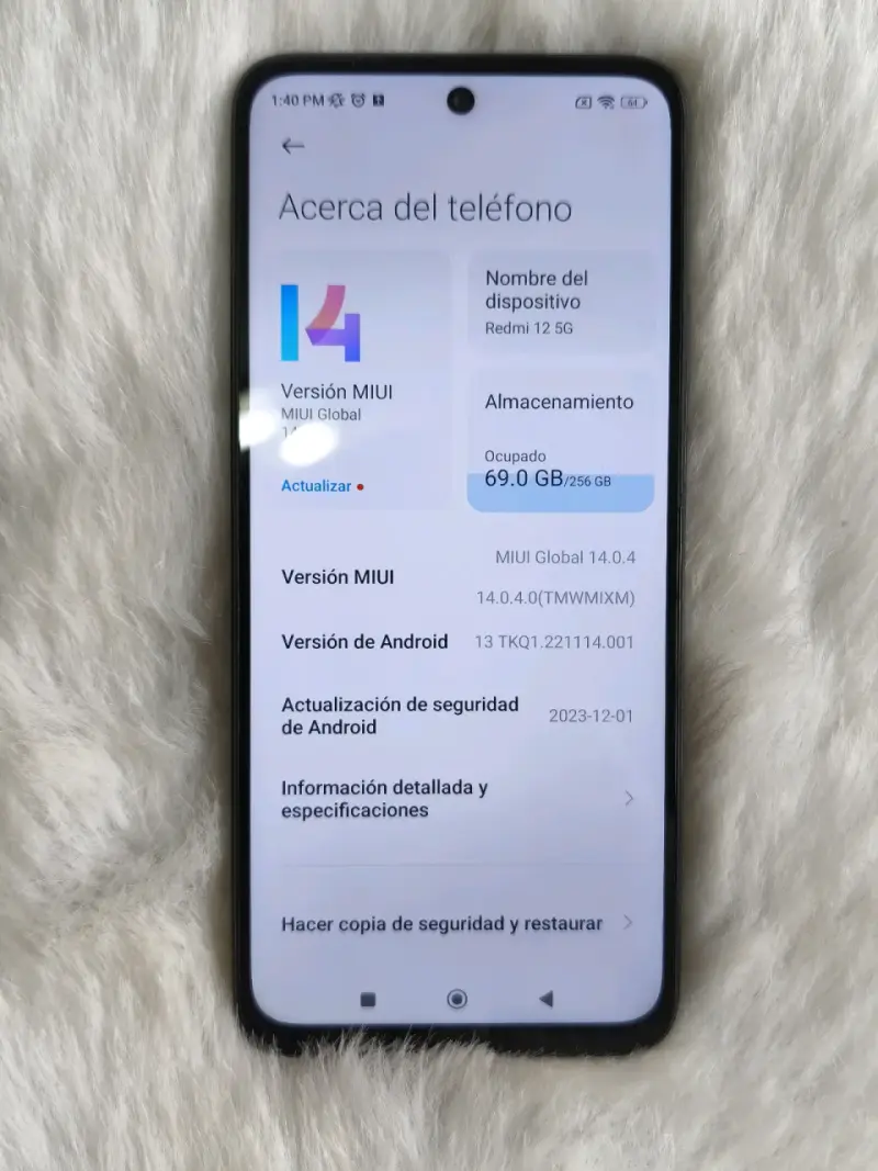 Smartphone Xiaomi Redmi 12 5G con accesorios - 4