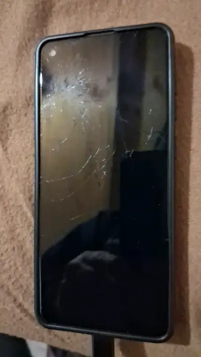 Teléfono inteligente bueno, solo pantalla trizada - miniatura 1