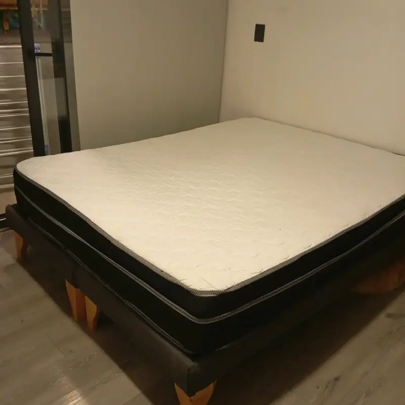 Cama matrimonial con colchón en buen estado - 1