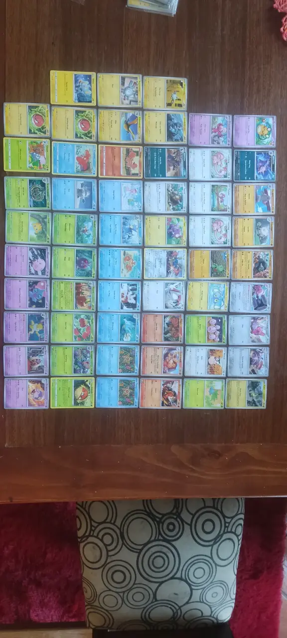 Colección de cartas Pokémon variadas - 1