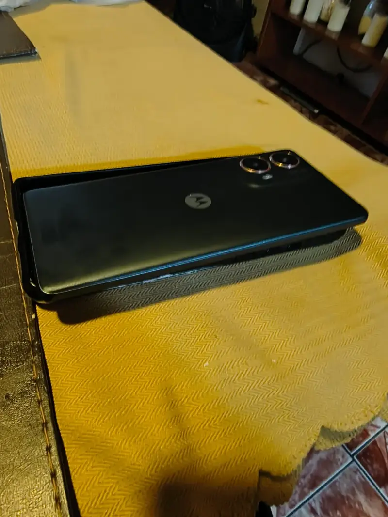 Smartphone Motorola con doble cámara trasera - 1