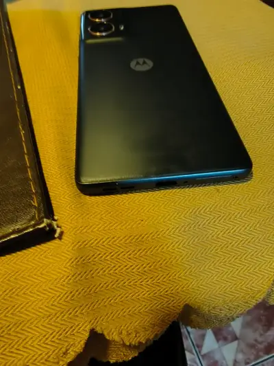 Smartphone Motorola con doble cámara trasera - miniatura 2