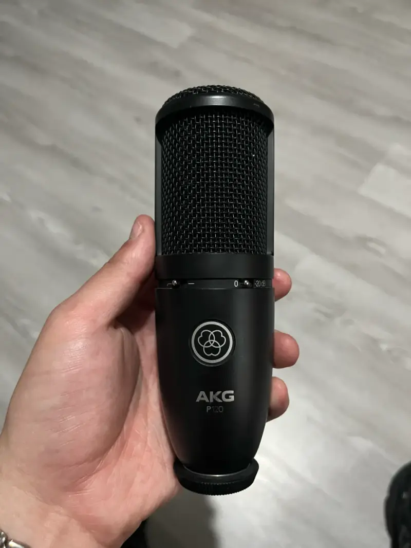 Micrófono de condensador AKG P120 profesional - 1