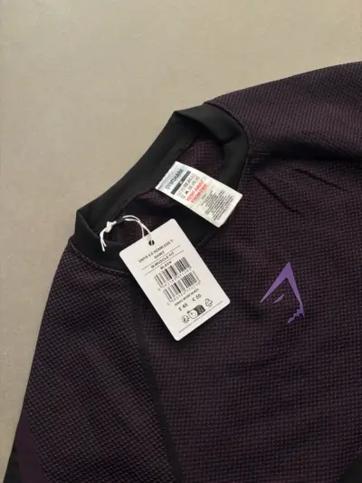 Polera deportiva Gymshark Onyx 5.0 negra - miniatura 3