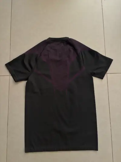 Polera deportiva Gymshark Onyx 5.0 negra - miniatura 5