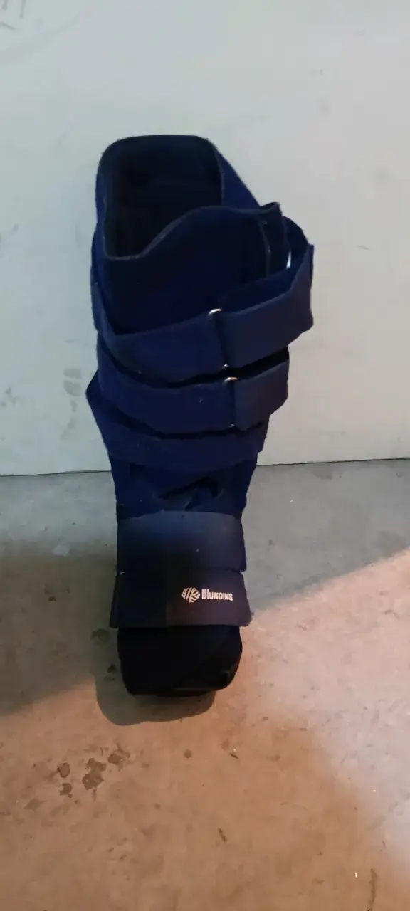 Bota ortopédica azul Blunding en buen estado
