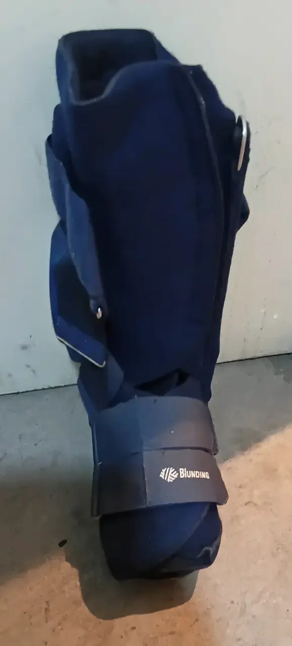 Bota ortopédica azul Blunding en buen estado - 2