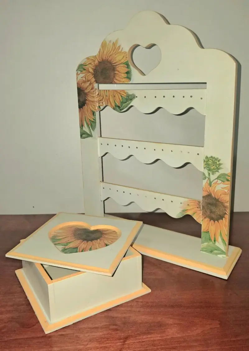 Set de organizador y caja decorativa con girasoles