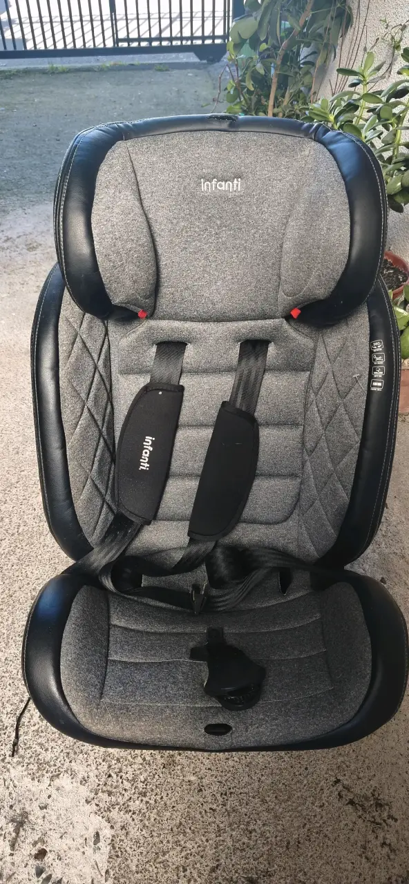 Silla de auto para bebé Infanti gris
