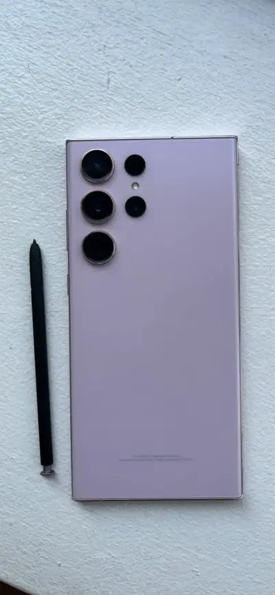 Samsung Galaxy S23 Ultra con pantalla dañada - miniatura 4
