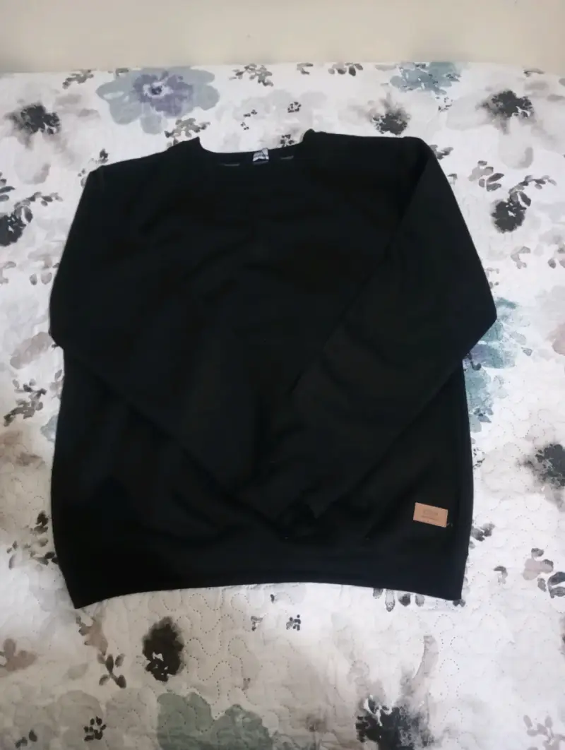 Polerón negro unisex de algodón
