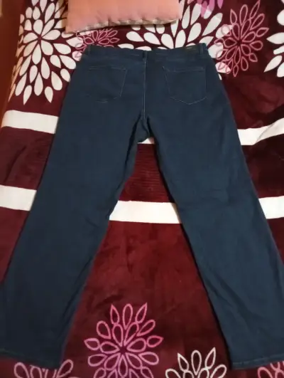 Jeans azul oscuro para mujer en buen estado - miniatura 2