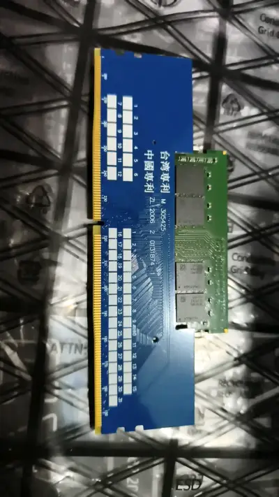 Memoria RAM DDR4 16GB Lenovo para PC - miniatura 2