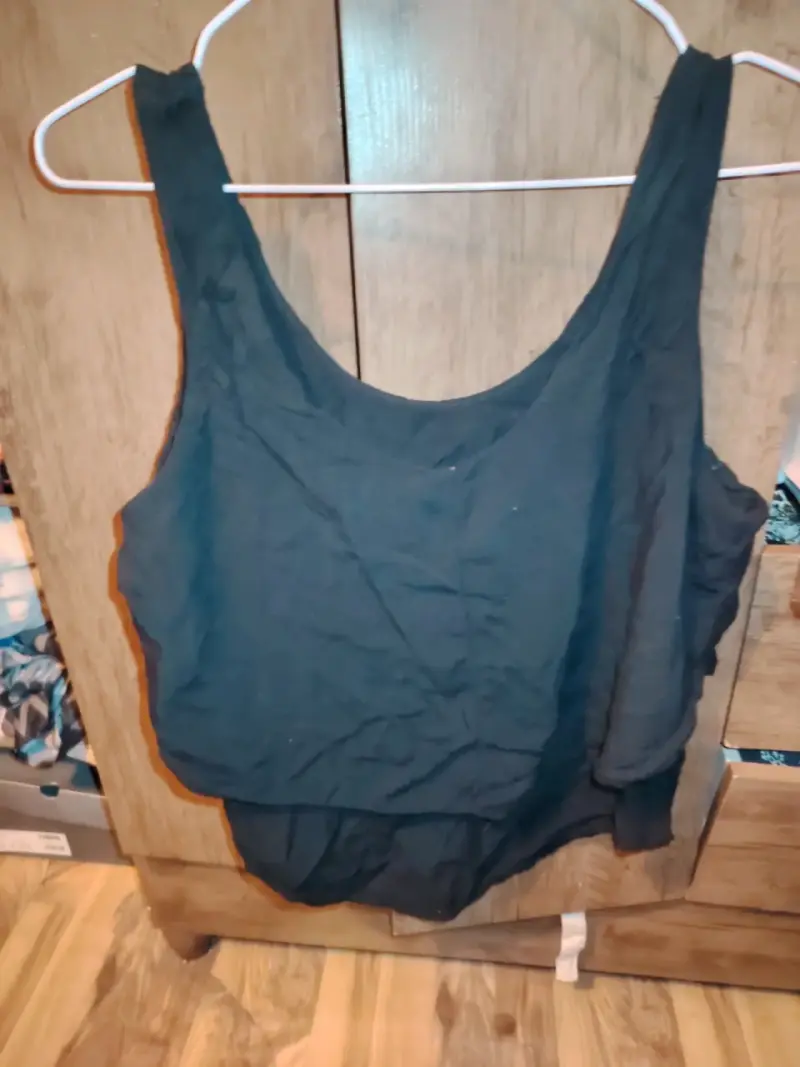 Blusa negra sin mangas para mujer - 1