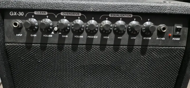 Amplificador de guitarra XGTR GX-30 con ecualizador - 2