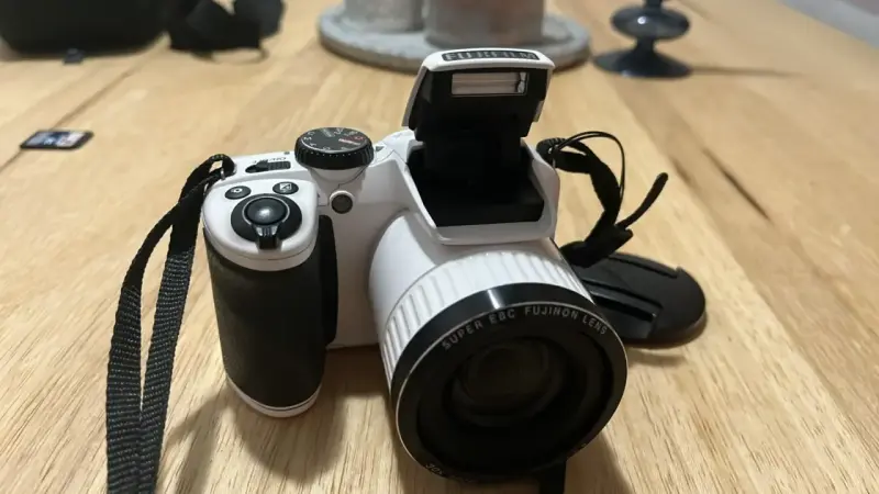 Cámara Fujifilm FinePix S4800 - 2