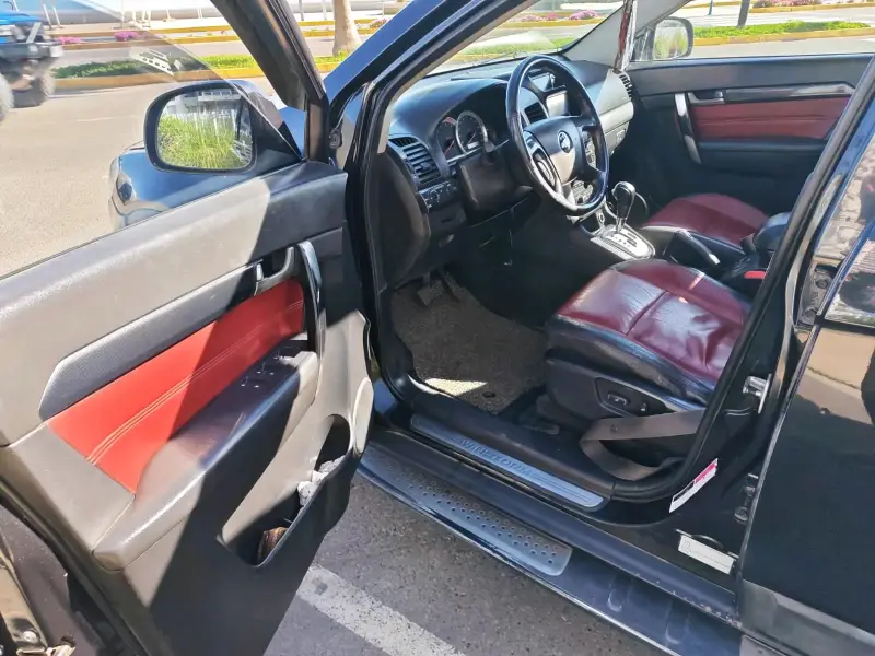 Chevrolet Captiva 2010 SUV en buen estado - 6