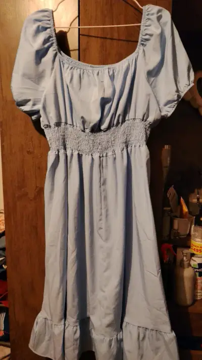 Vestido azul claro con mangas abullonadas - miniatura 2