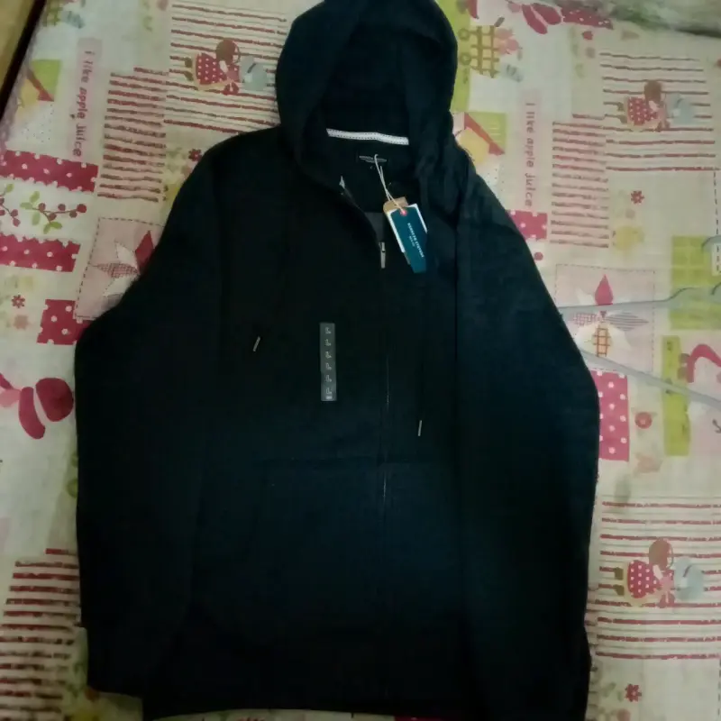Polerón negro con capucha y cierre para hombre - 3