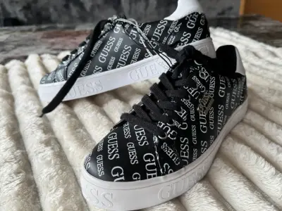Zapatillas negras Guess con logo, talla 8.5 - miniatura 4