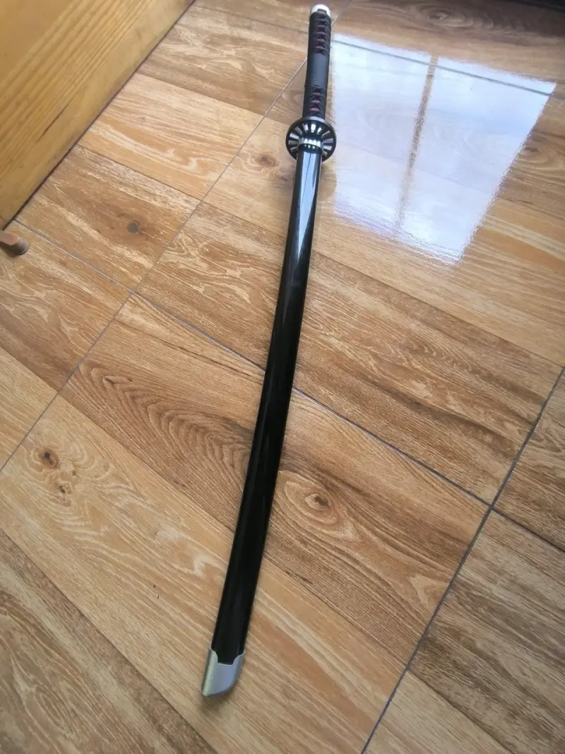 Katana Tanjiro decorativa con funda negra - 1
