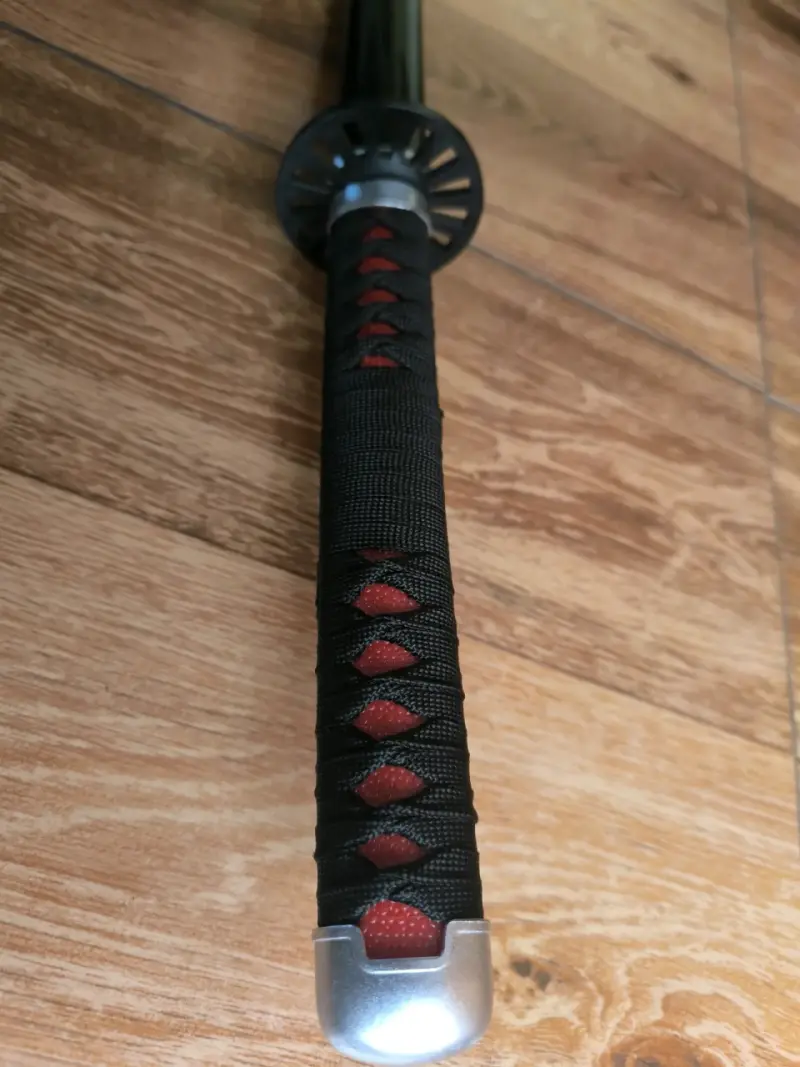 Katana Tanjiro decorativa con funda negra - 2