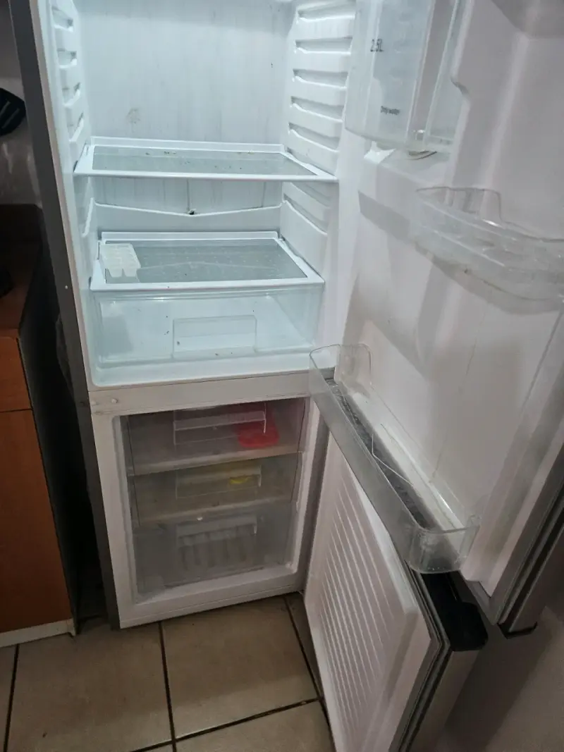 Refrigerador Libero con dispensador de agua - 1
