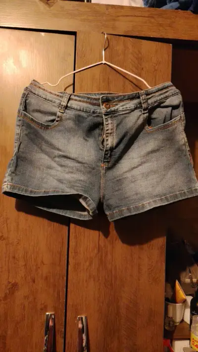 Shorts de mezclilla para mujer en buen estado - miniatura 1