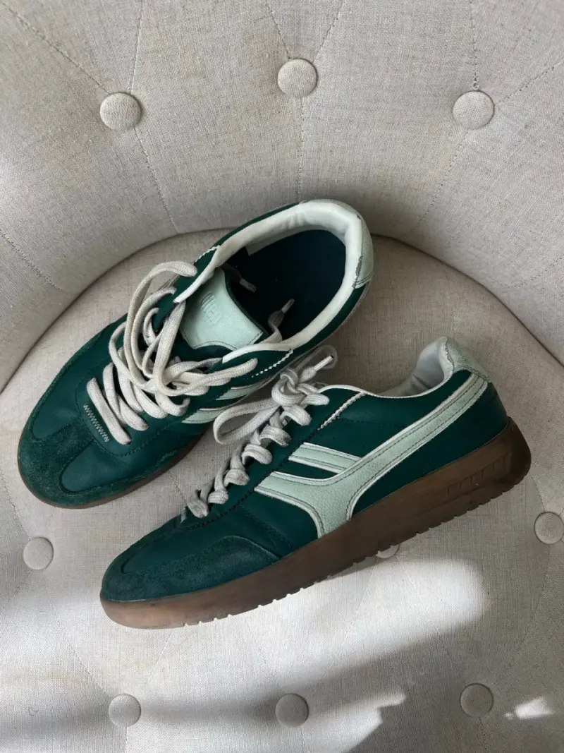 Zapatillas verdes con blancos - 1