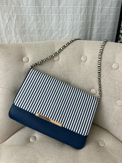 Cartera de mano azul - miniatura 1