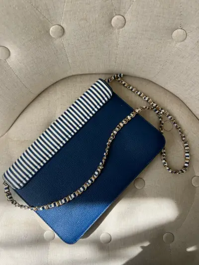 Cartera de mano azul - miniatura 2