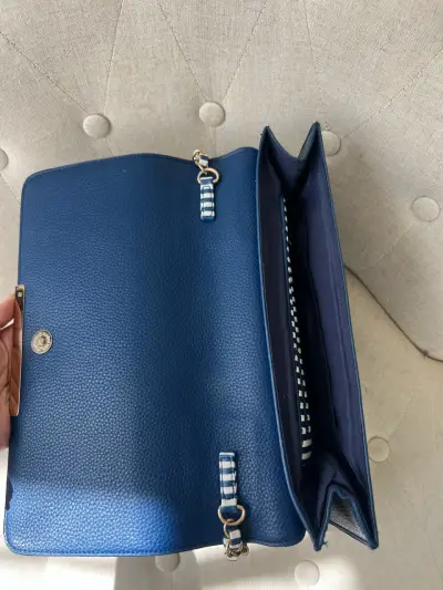 Cartera de mano azul - miniatura 3