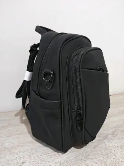 Mochila para dama negra pequeña - miniatura 1