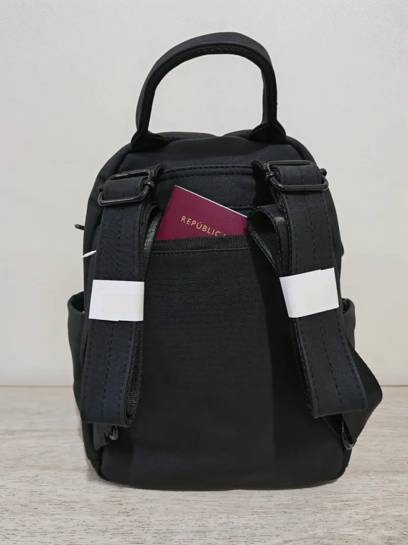 Mochila para dama negra pequeña - 4