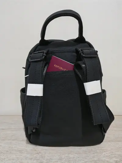 Mochila para dama negra pequeña - miniatura 4