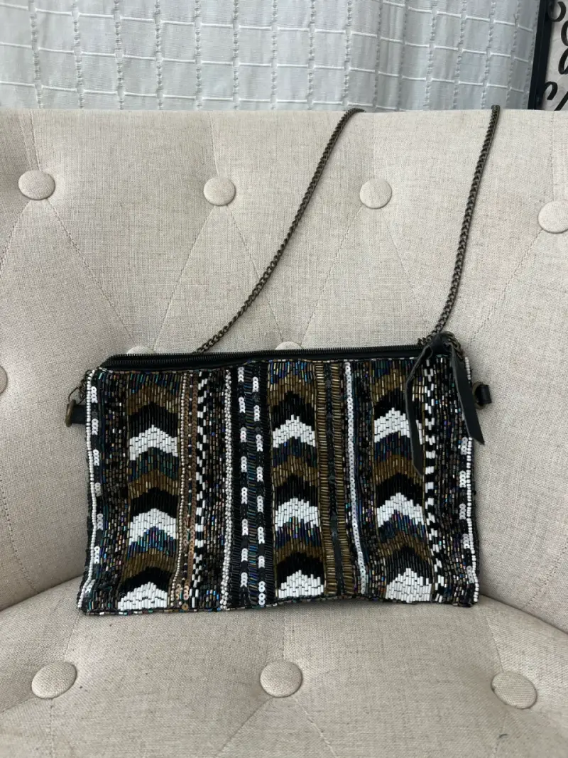 Cartera de mano con lentejuelas y cadena - 2