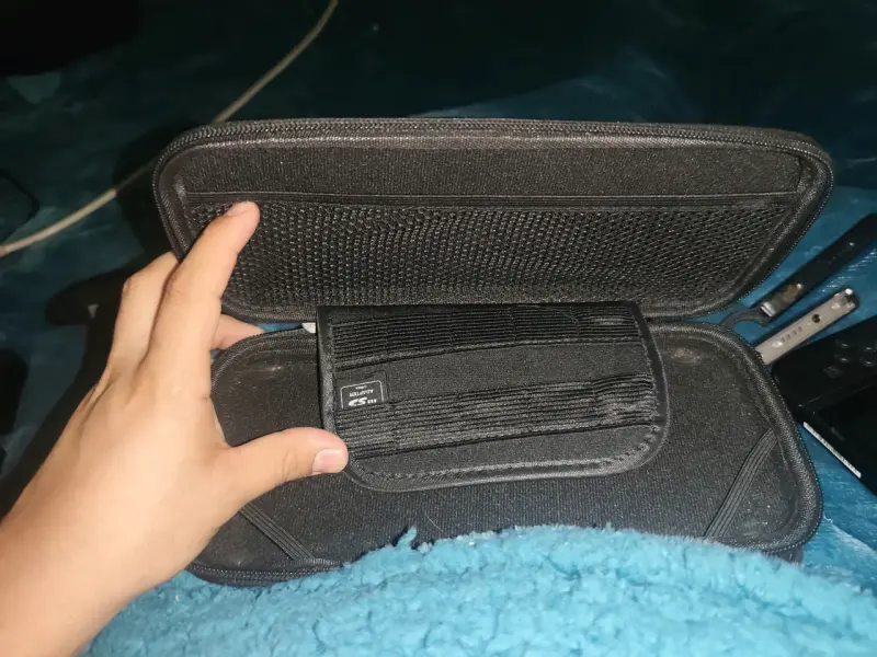 Consola Nintendo Switch con Joy-Con y estuche - 5