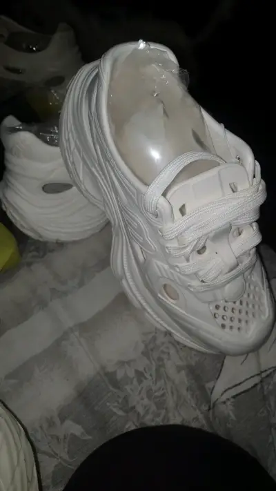 Zapatillas deportivas unisex blancas y negras - miniatura 1