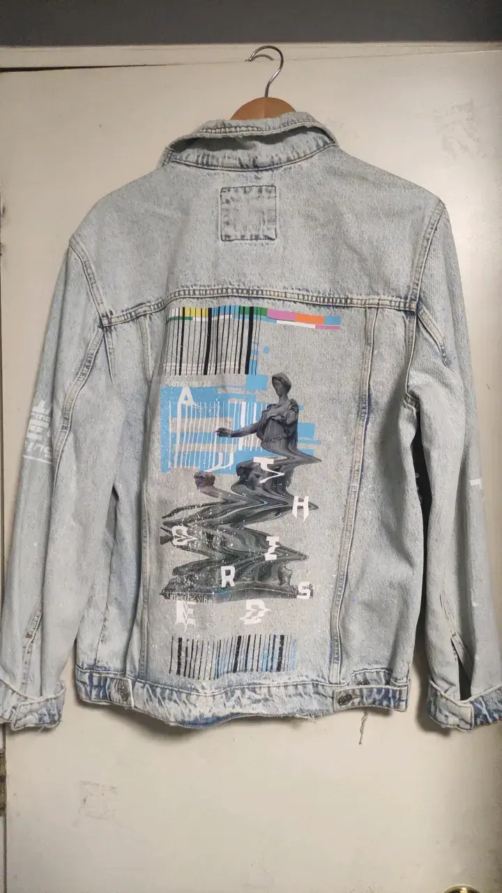 Chaqueta de mezclilla Zara con diseño gráfico - 2